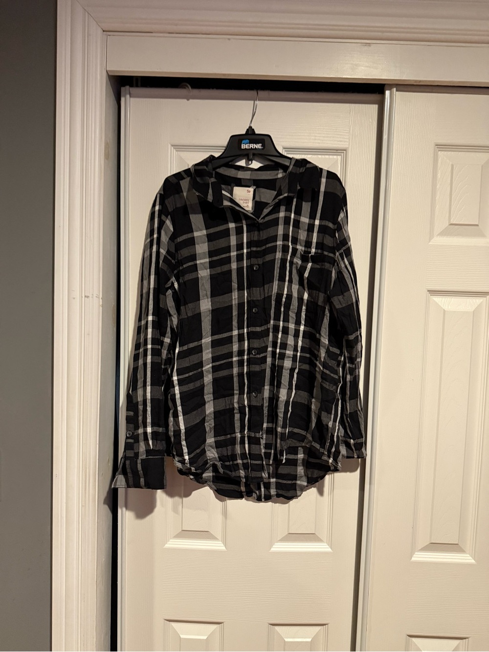 SO Men's Black & Gray Plaid Lightweight Shirt Jacket